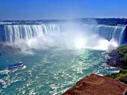 Wodospad Niagara - piękno natury w dzień